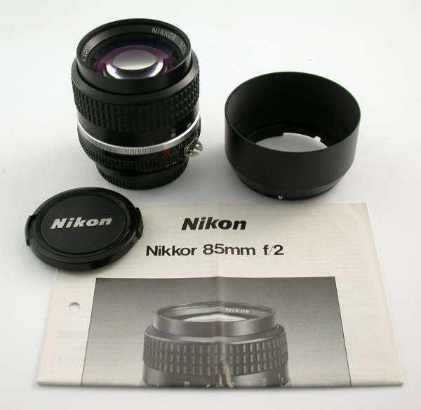 NIKON AiS MF Nikkor 2/85 85mm F2 2,0 analog + digital fast wie neu