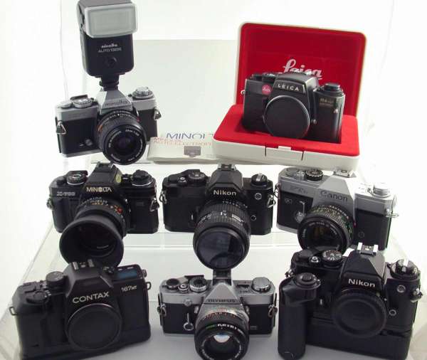 1 geprüfte analoge 35mm Spiegelreflex Kamera mit Objektiv von z.B. Canon, Minolta etc.