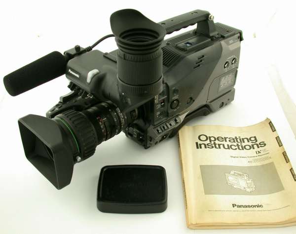 PANASONIC AG-DVC200 E DV professional Video Kamera AJ-VF10 Canon YH18x6.7